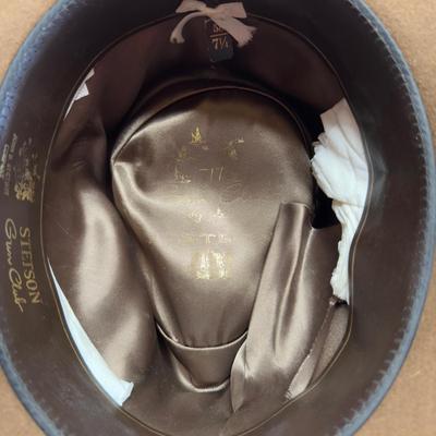 U1239 Vintage Stetson Gun Club Hat, Two Berets, Polo Scarf