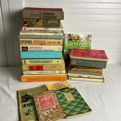 U1055 Large Vintage Cookbook Lot