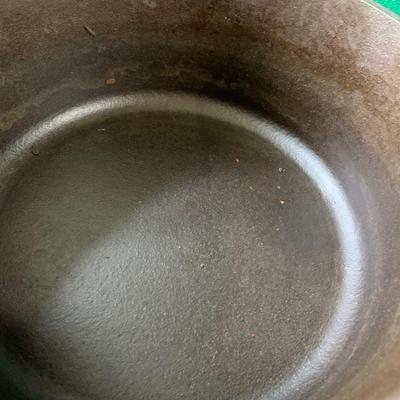 Cast Iron Dutch Oven With Handle