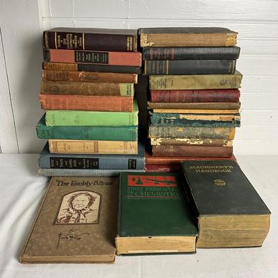 U1063 large Lot of Vintage and Antique Books