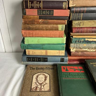 U1063 large Lot of Vintage and Antique Books