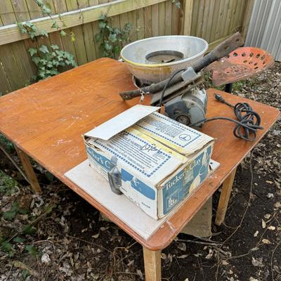 O1108 Randall Kickwheel Pottery Table