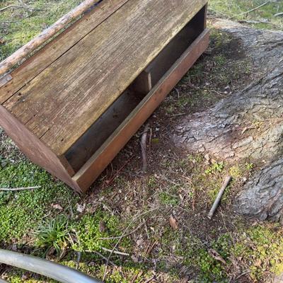 O1113 Large Wooden Chicken / Squirrel Feeder