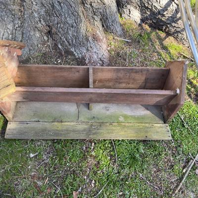 O1113 Large Wooden Chicken / Squirrel Feeder