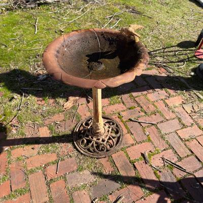 O1114 Vintage Cast Iron Bird Bath