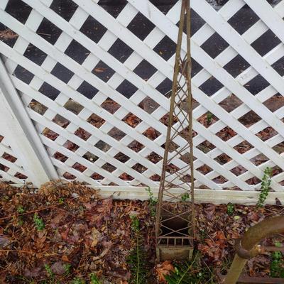 Metal Garden Topiary Trellis on Planter Box