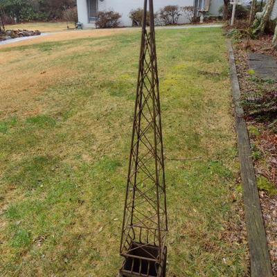 Metal Garden Topiary Trellis on Planter Box