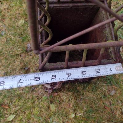 Metal Garden Topiary Trellis on Planter Box
