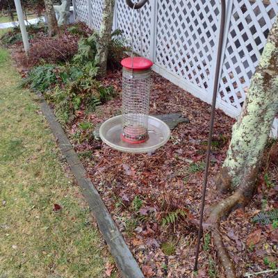 Single Head Shepherd's Hook with Bird Feeder