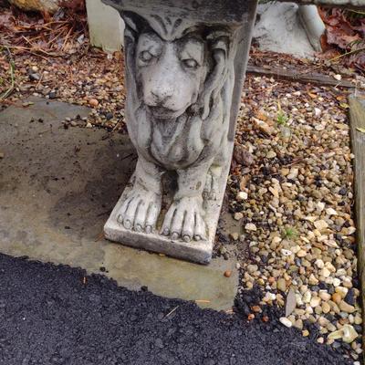 Concrete Garden Sitting Bench with Lion Design Supports