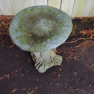 Concrete Mushroom Design Garden Decor/Bird Feeder