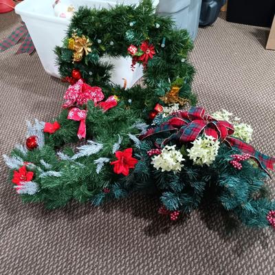 LOT 1: Christmas Finds- Light-Up Tree w/ Wreaths, Bulbs & Tree Toppers