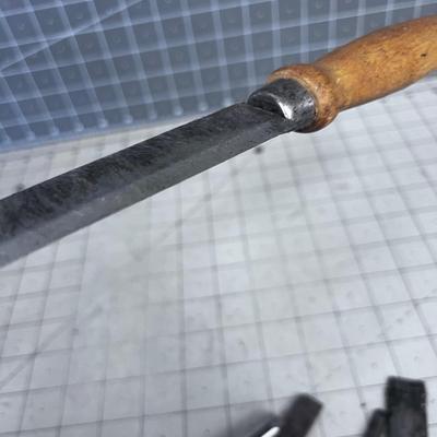 Chisels and Carving Knives 