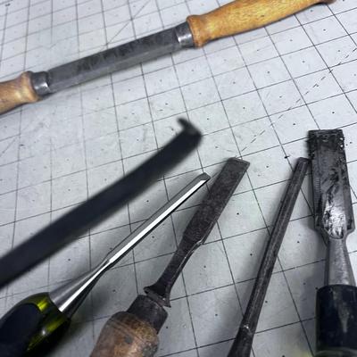 Chisels and Carving Knives 