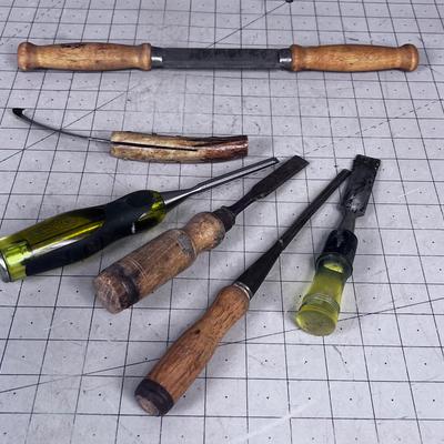 Chisels and Carving Knives 