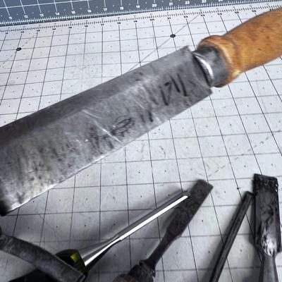 Chisels and Carving Knives 
