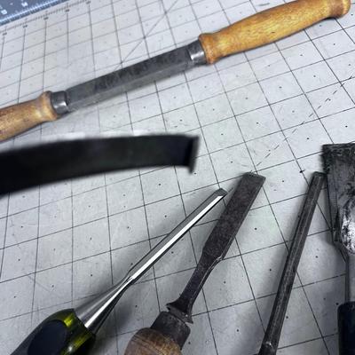 Chisels and Carving Knives 