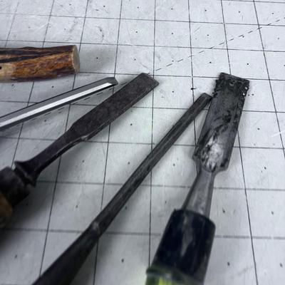 Chisels and Carving Knives 