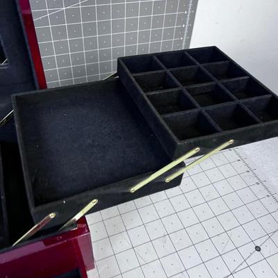 Lacquer Finished and Velvet Lined LIKE NEW Jewelry Box. 