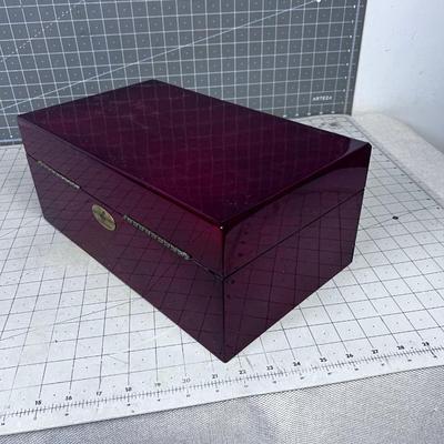 Lacquer Finished and Velvet Lined LIKE NEW Jewelry Box. 