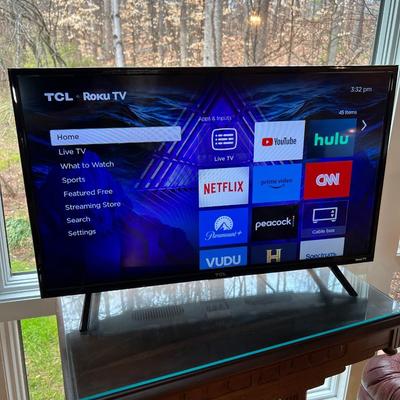 32â€ Roku TV w Remote