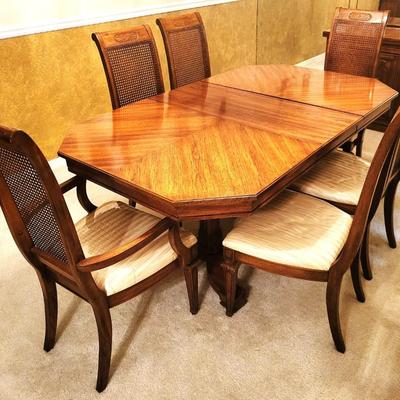 Vintage Thomasville Formal Dinning Table with 6 Chairs and Extension