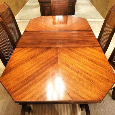 Vintage Thomasville Formal Dinning Table with 6 Chairs and Extension