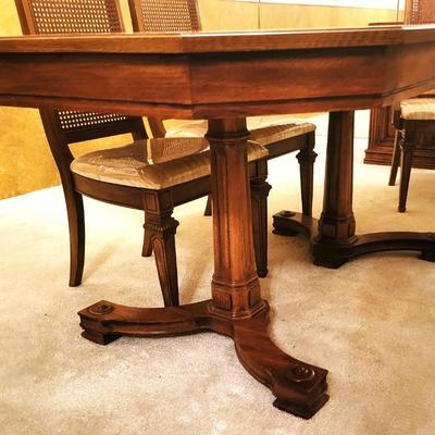 Vintage Thomasville Formal Dinning Table with 6 Chairs and Extension