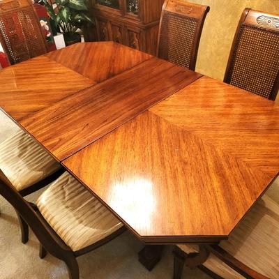 Vintage Thomasville Formal Dinning Table with 6 Chairs and Extension