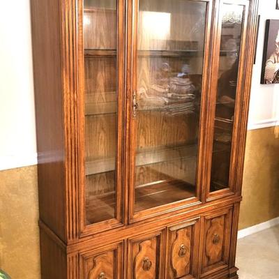 1 Piece Thomasville Lighted Display China Cabinet
