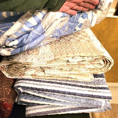 Quilt/Bedding Lot, Mostly Queen