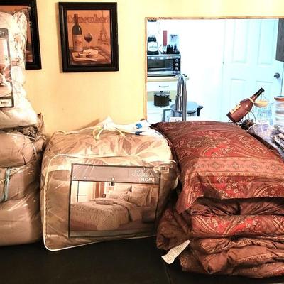 Quilt/Bedding Lot, Mostly Queen