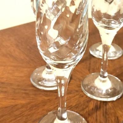 8 Wine Glasses