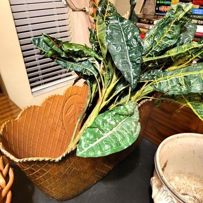 Pot/Basket Lot