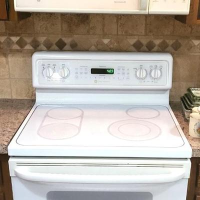 Stove/Microwave Combination Lot with Manuels