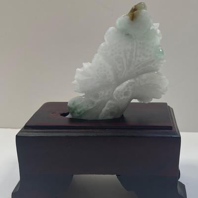 Gorgeous Jade figurine with certification/ on a stand/Box