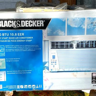 Black & Decker 8000 BTU Window Unit Ait Conditioner - Never Used