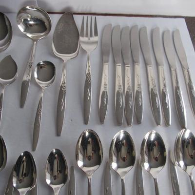 Vintage Gentle Rose Pattern, Oneida Silverplate Service for 8 Plus 8 Serving Pieces, Nice