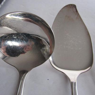 Vintage Gentle Rose Pattern, Oneida Silverplate Service for 8 Plus 8 Serving Pieces, Nice