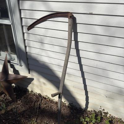 O 1121 Antique Scythe With Handle