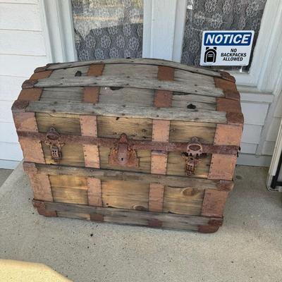 O 1135 Vintage Dome Top Trunk