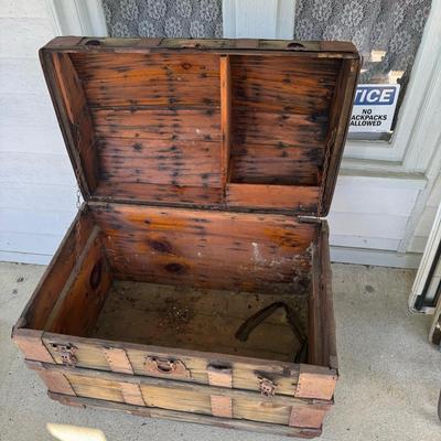 O 1135 Vintage Dome Top Trunk