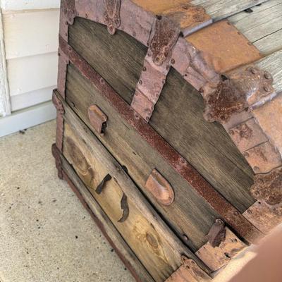 O 1135 Vintage Dome Top Trunk