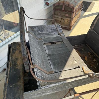 O 1136 Antique Sleigh