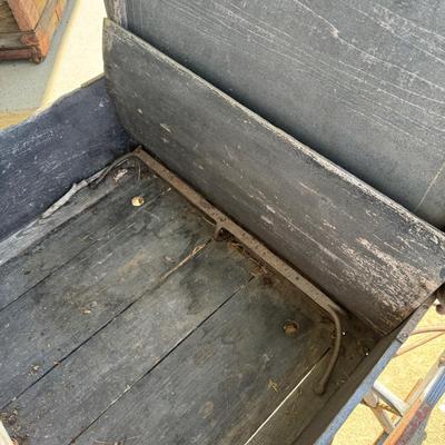 O 1136 Antique Sleigh