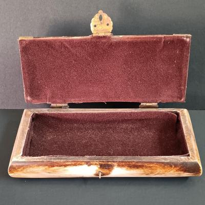 LOT 37: Vintage Sudha Trinket Box with 3 Harmony Kingdom Figurines