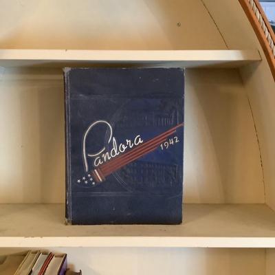996 Vintage 1942 Pandora University of Georgia Yearbook