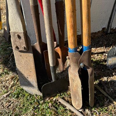 O 1150 6 Outdoor Tools With Red Axe