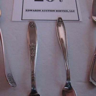 4 Antique Silverplate Fancy Butter Knife/Spreaders