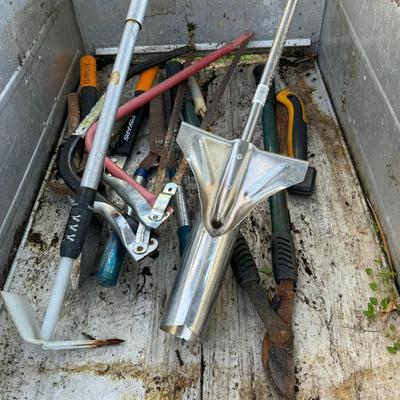 O 1159 Lot of Garden Hand Tools